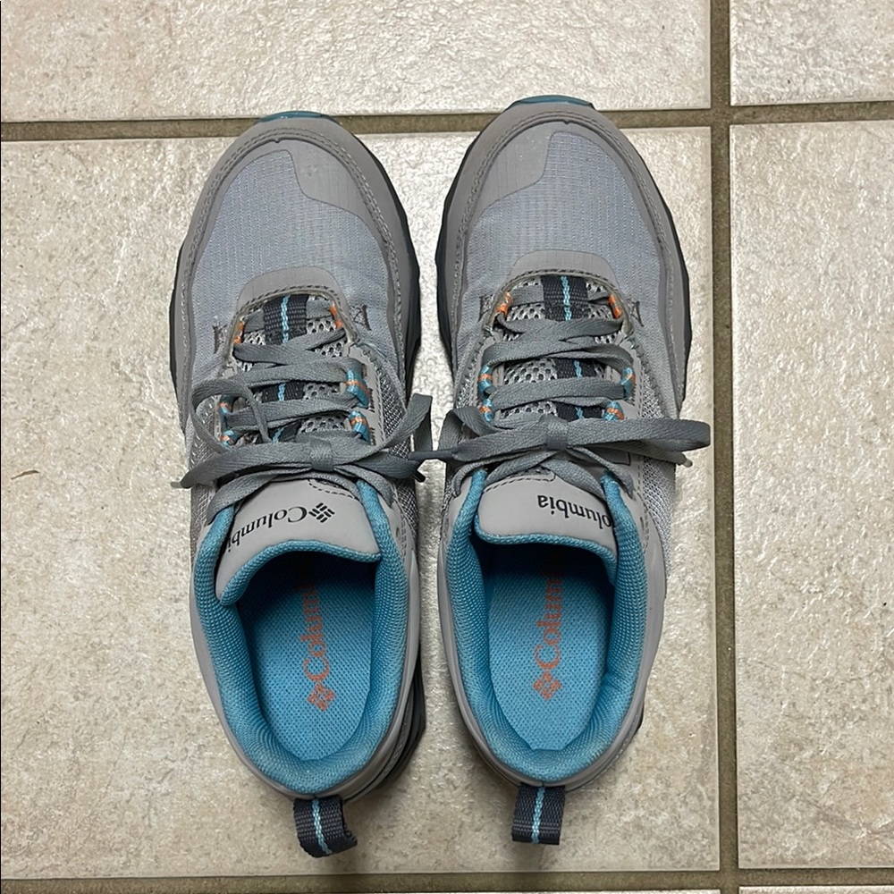 Size 7 Columbia Flow District trail shoes EUC